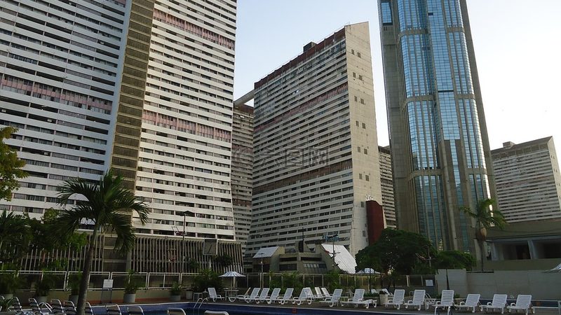 定制旅游与跟团游：安全性的多重考量